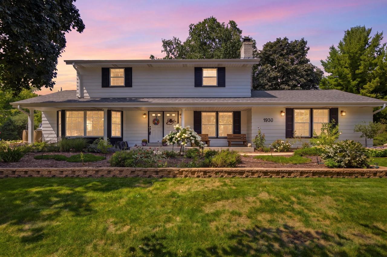 1930 Sunnyside Dr, Waukesha, WI 53186
