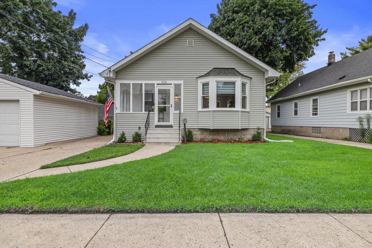 2516 71st St, Kenosha, WI 53143