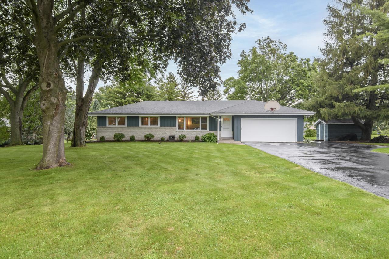 334 Maple Way, Waukesha, WI 53188
