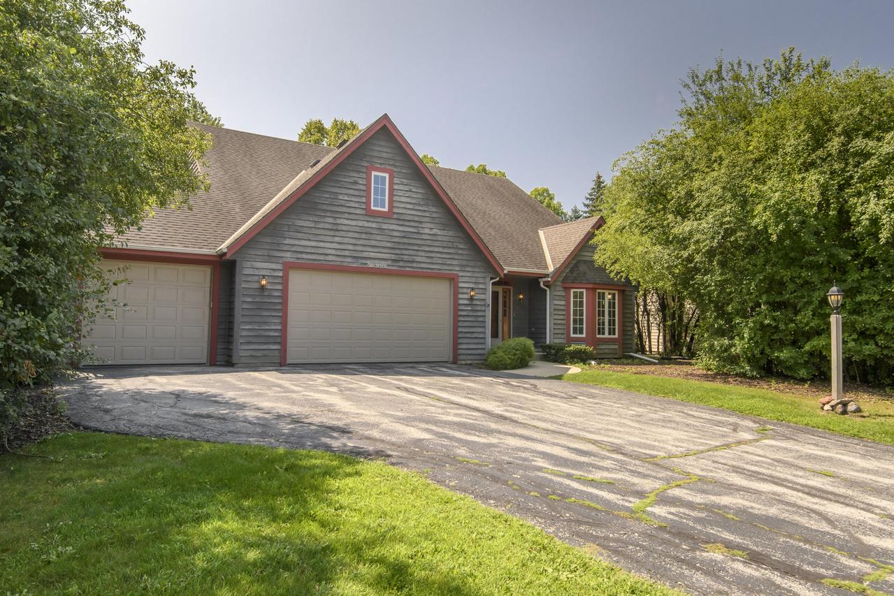 N52W14305 Thornhill Dr, Menomonee Falls, WI 53051