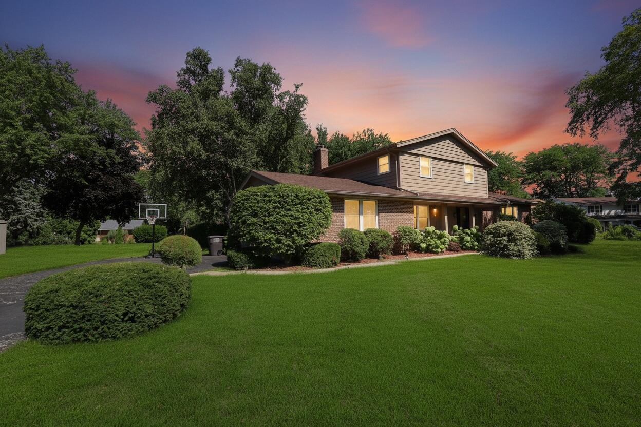 7 Greenwood Ct, Wind Point, WI 53402