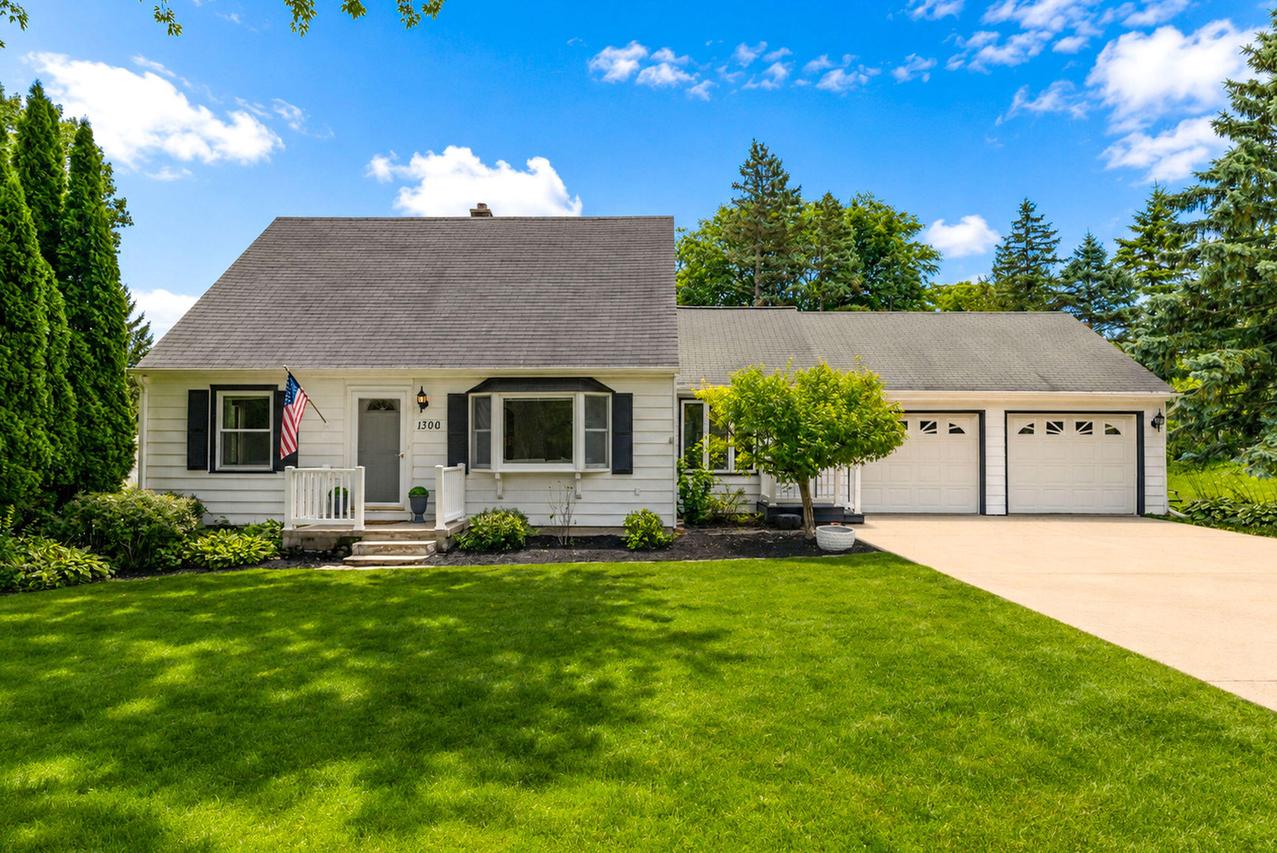 1300 Garvens Ave, Brookfield, WI 53005
