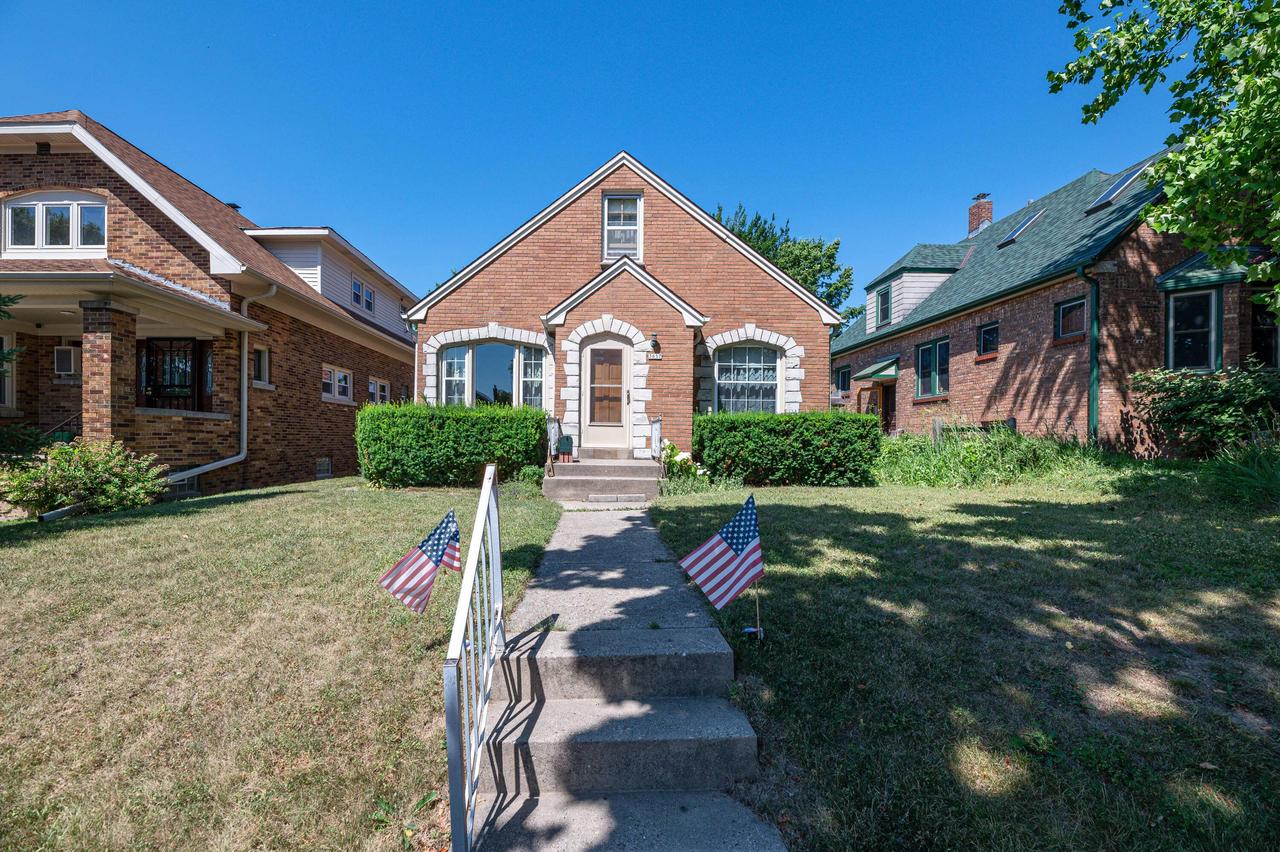 3657 S 14th St, Milwaukee, WI 53221