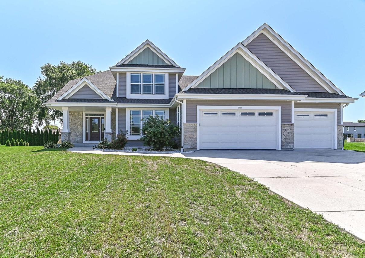 1515 E Maple View, Oak Creek, WI 53154