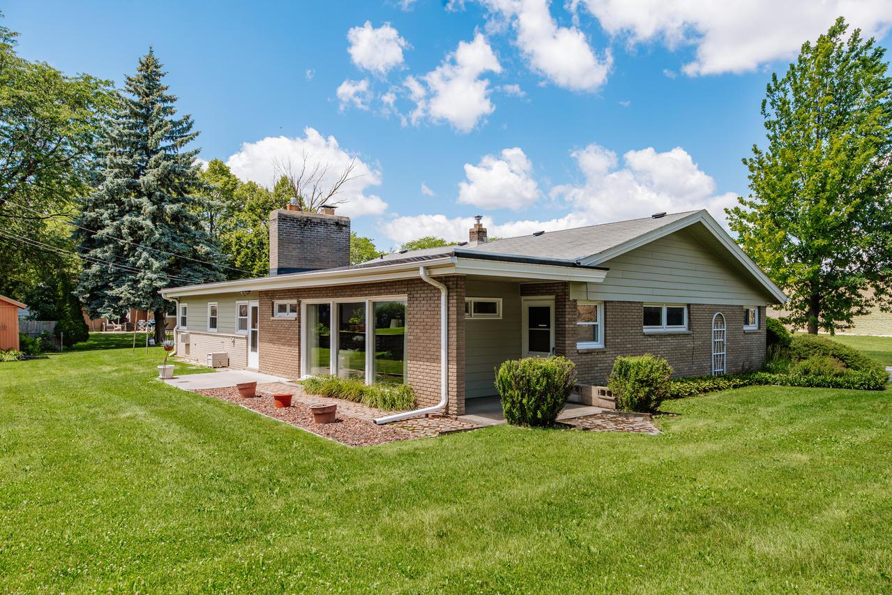 11307 W Garfield Ave, Wauwatosa, WI 53226