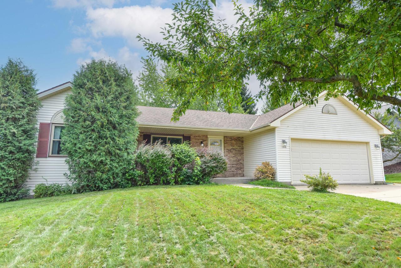 1308 Wolf Dr, West Bend, WI 53090