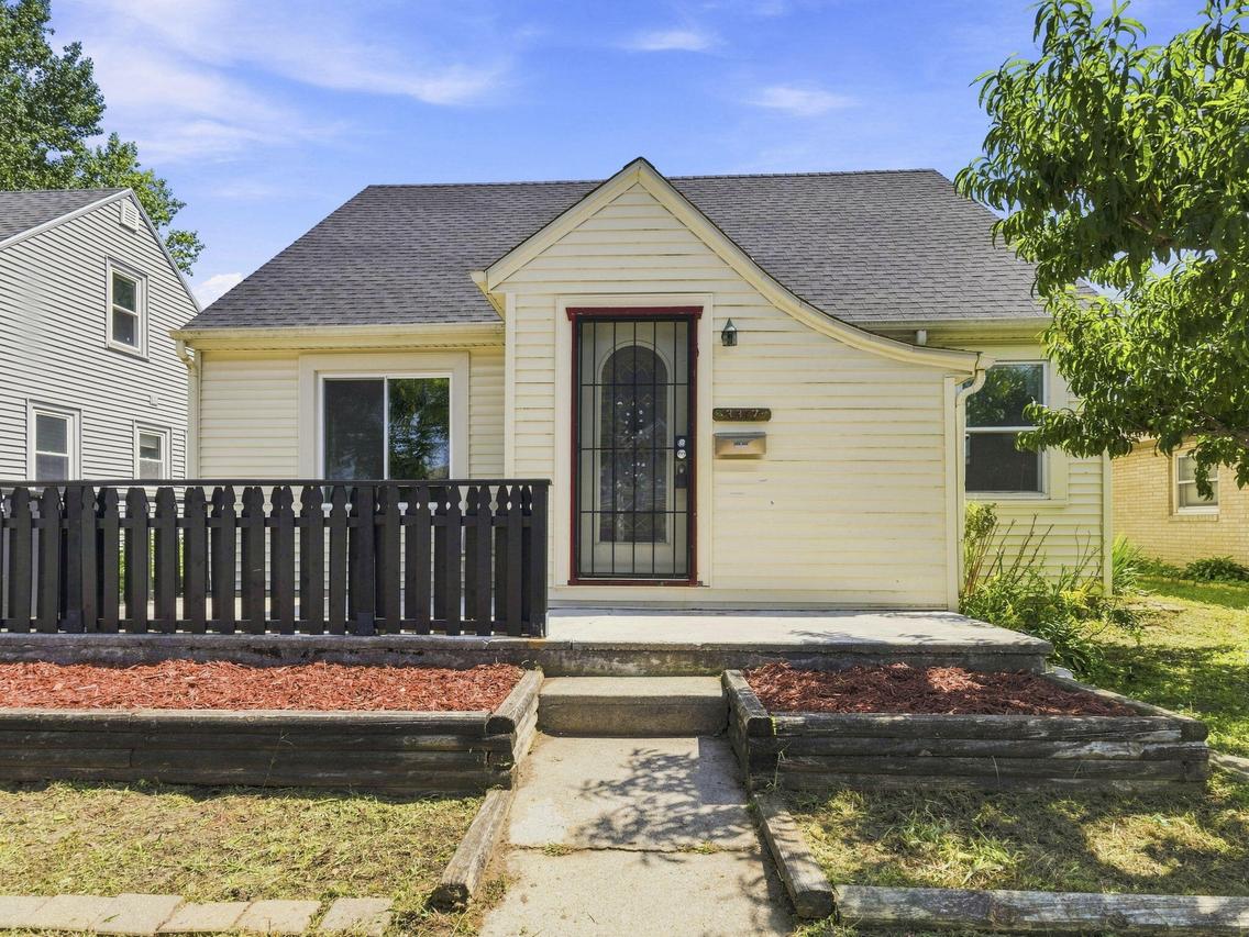 3317 10th Ave, Racine, WI 53402