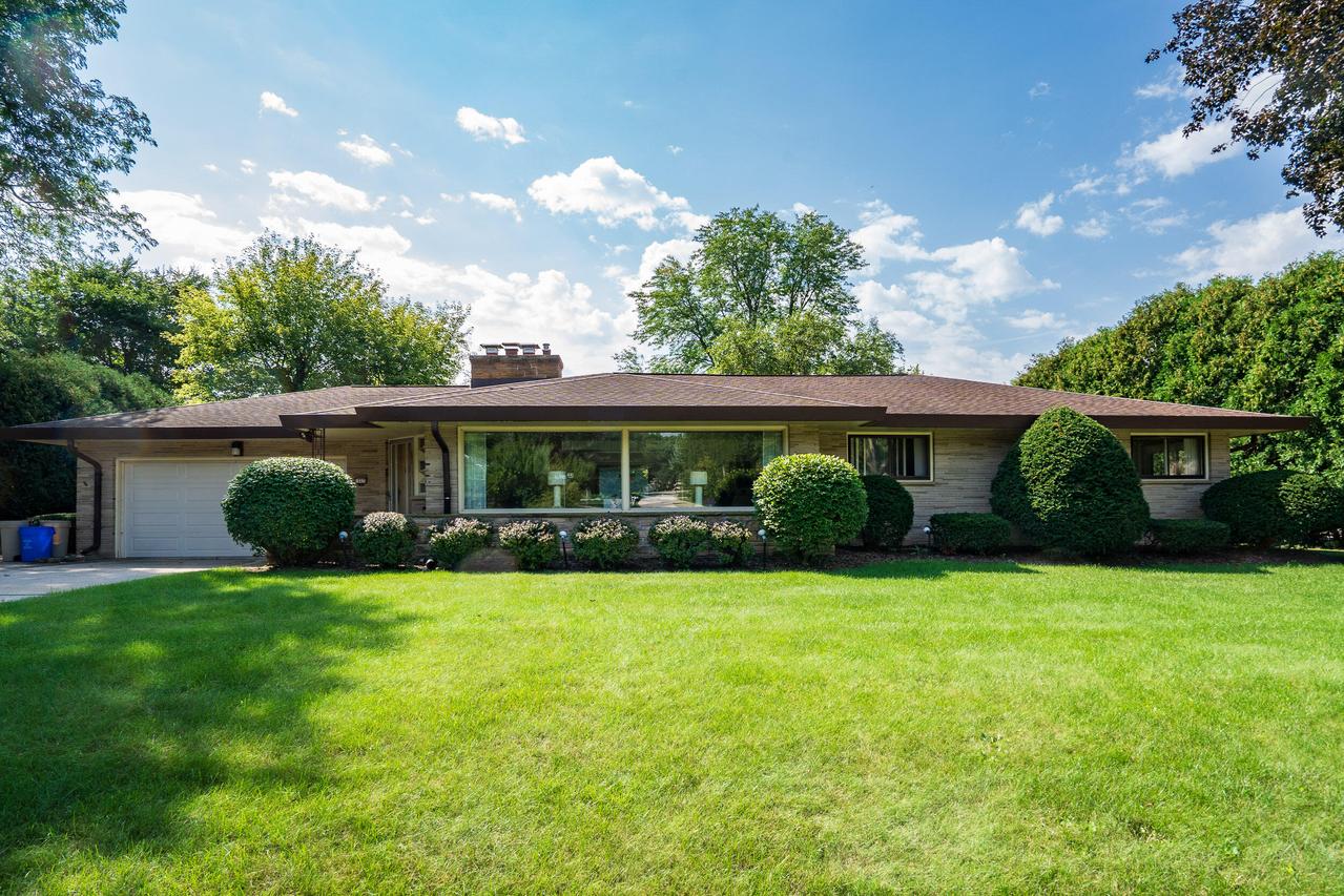 13375 Elmhurst Pkwy, Elm Grove, WI 53122