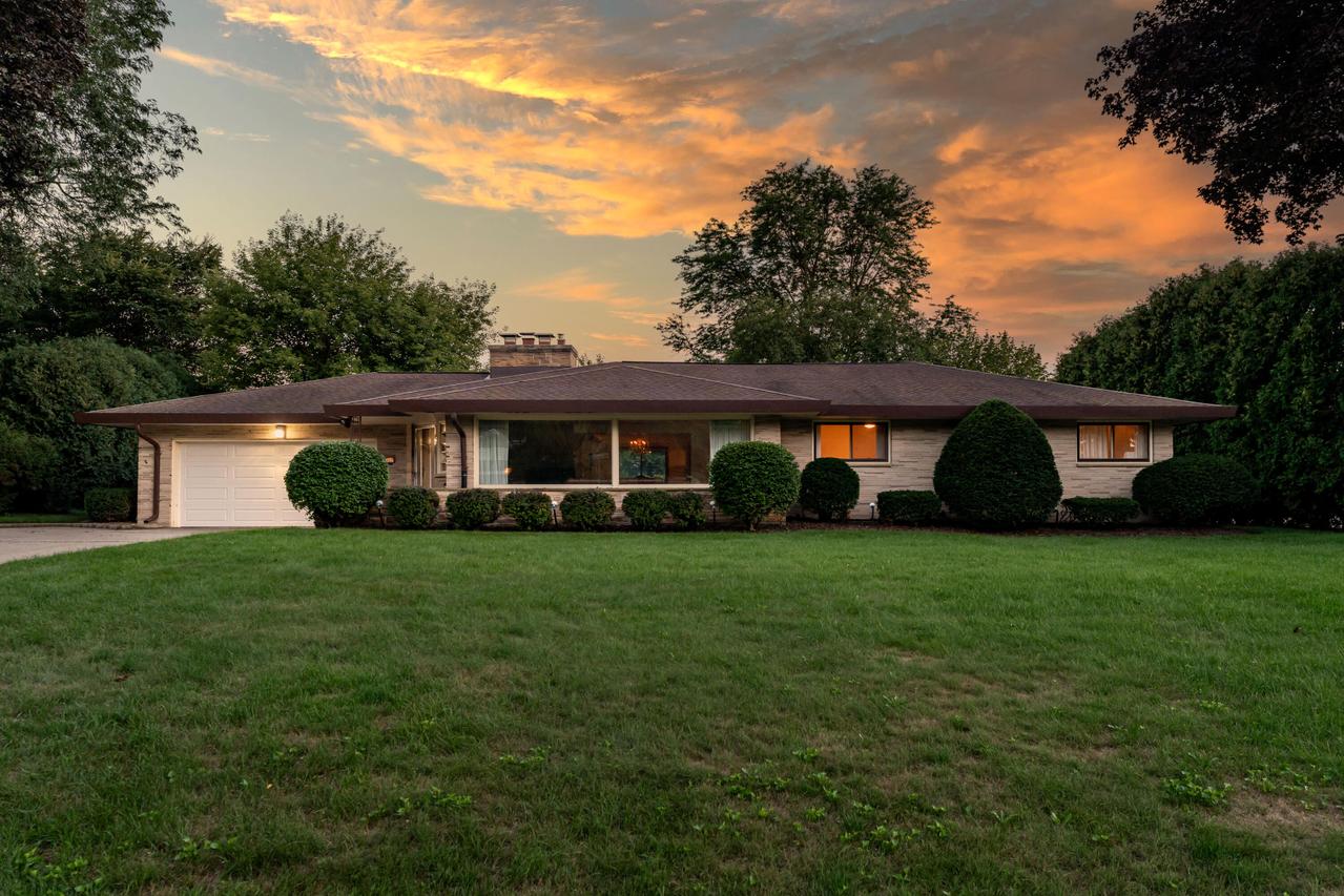 13375 Elmhurst Pkwy, Elm Grove, WI 53122
