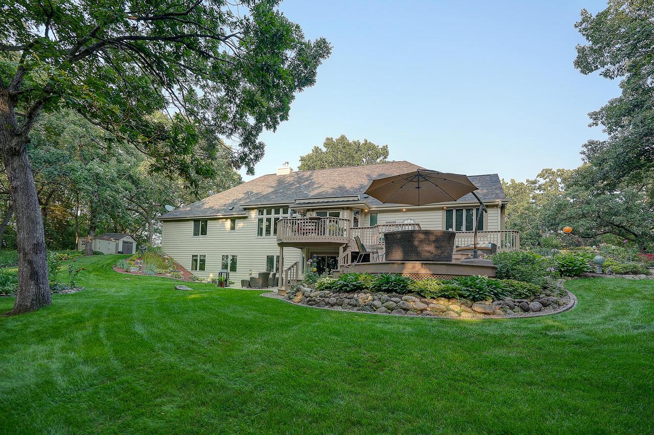 493 Lillian Ct, Delafield, WI 53018
