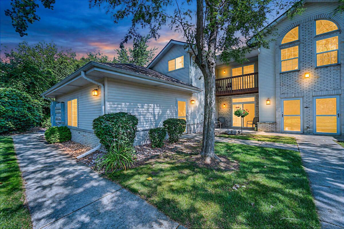 6115 S Creekside Dr ##12, Cudahy, WI 53110