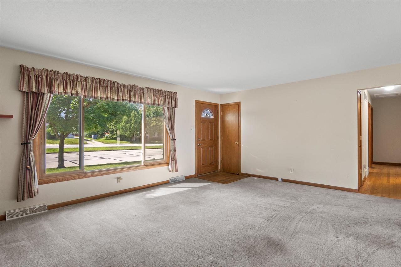 9414 W Oklahoma Ave, West Allis, WI 53227
