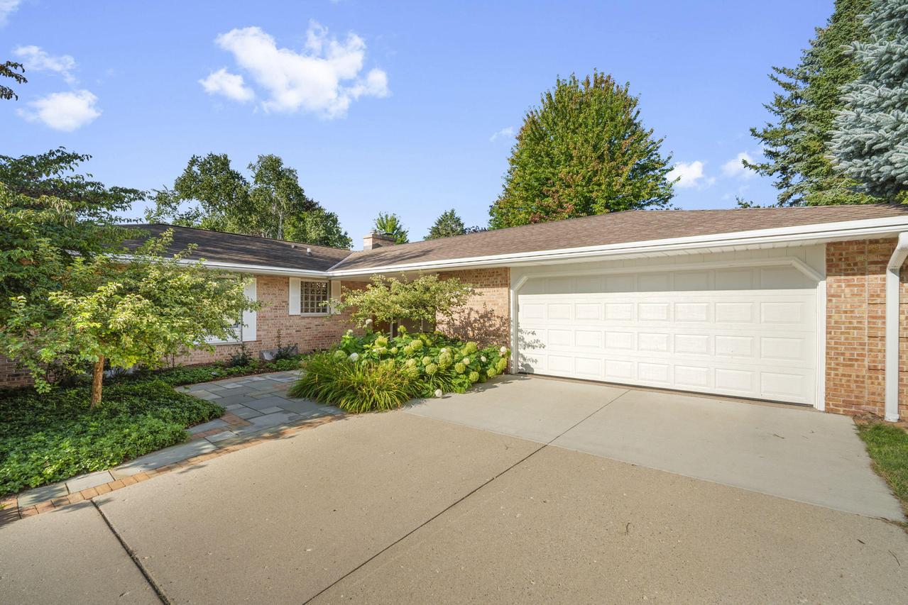 W74N755 Spruce Ave, Cedarburg, WI 53012
