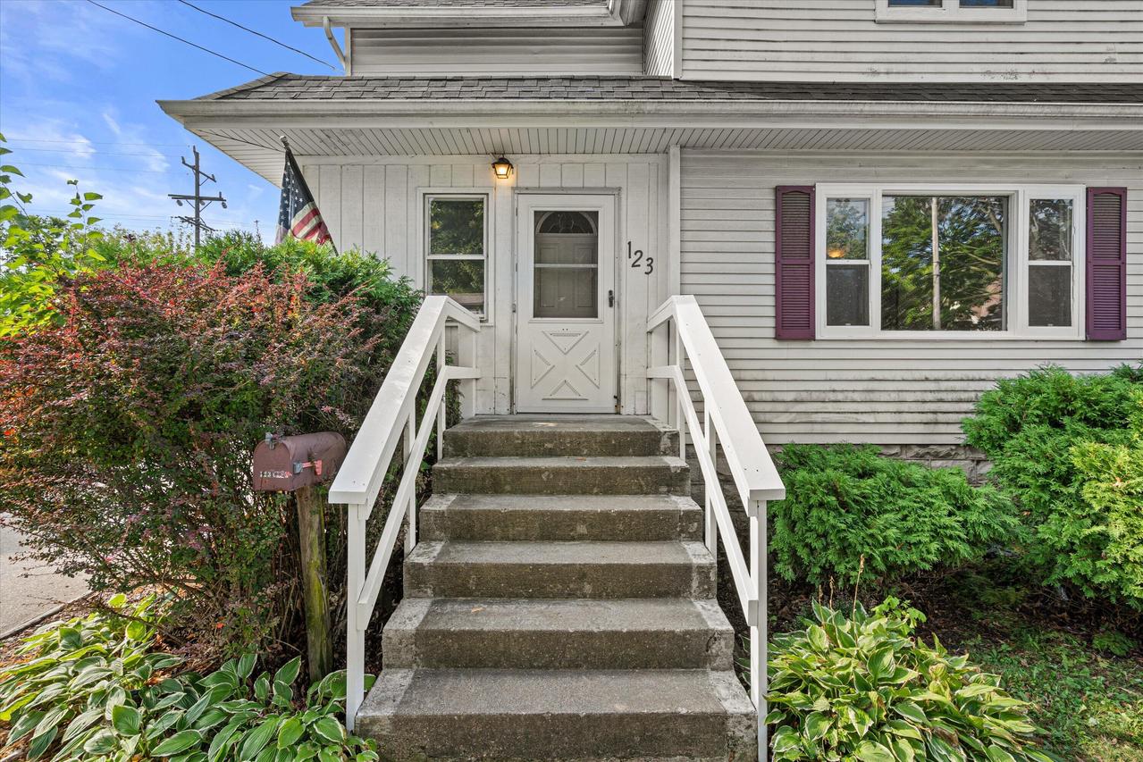 123 Cook St, Waukesha, WI 53186