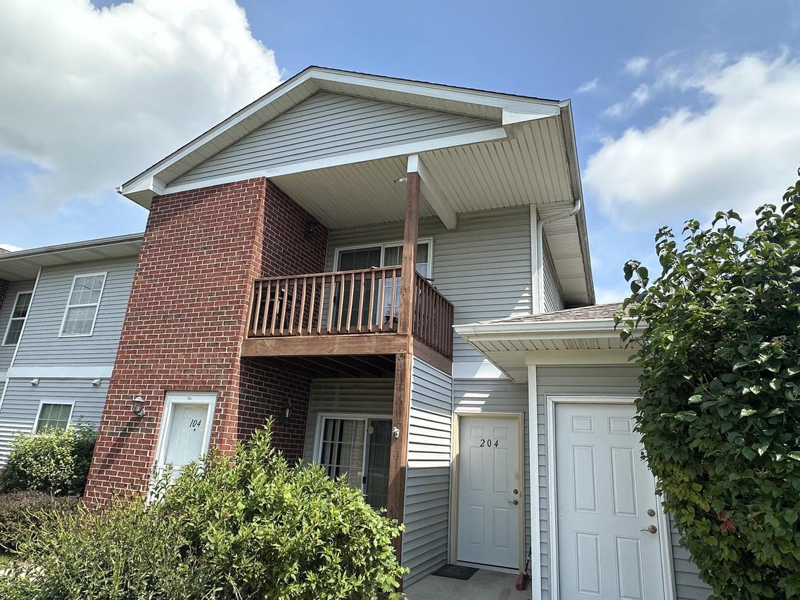 210 E Remer Rd #204, Elkhorn, WI 53121