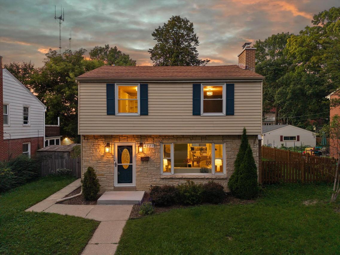 4227 N Olsen Ave, Shorewood, WI 53211