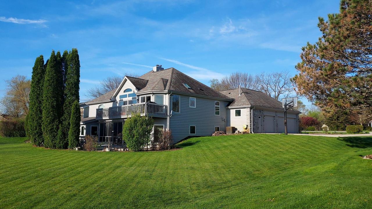 8404 S 68th St, Franklin, WI 53132