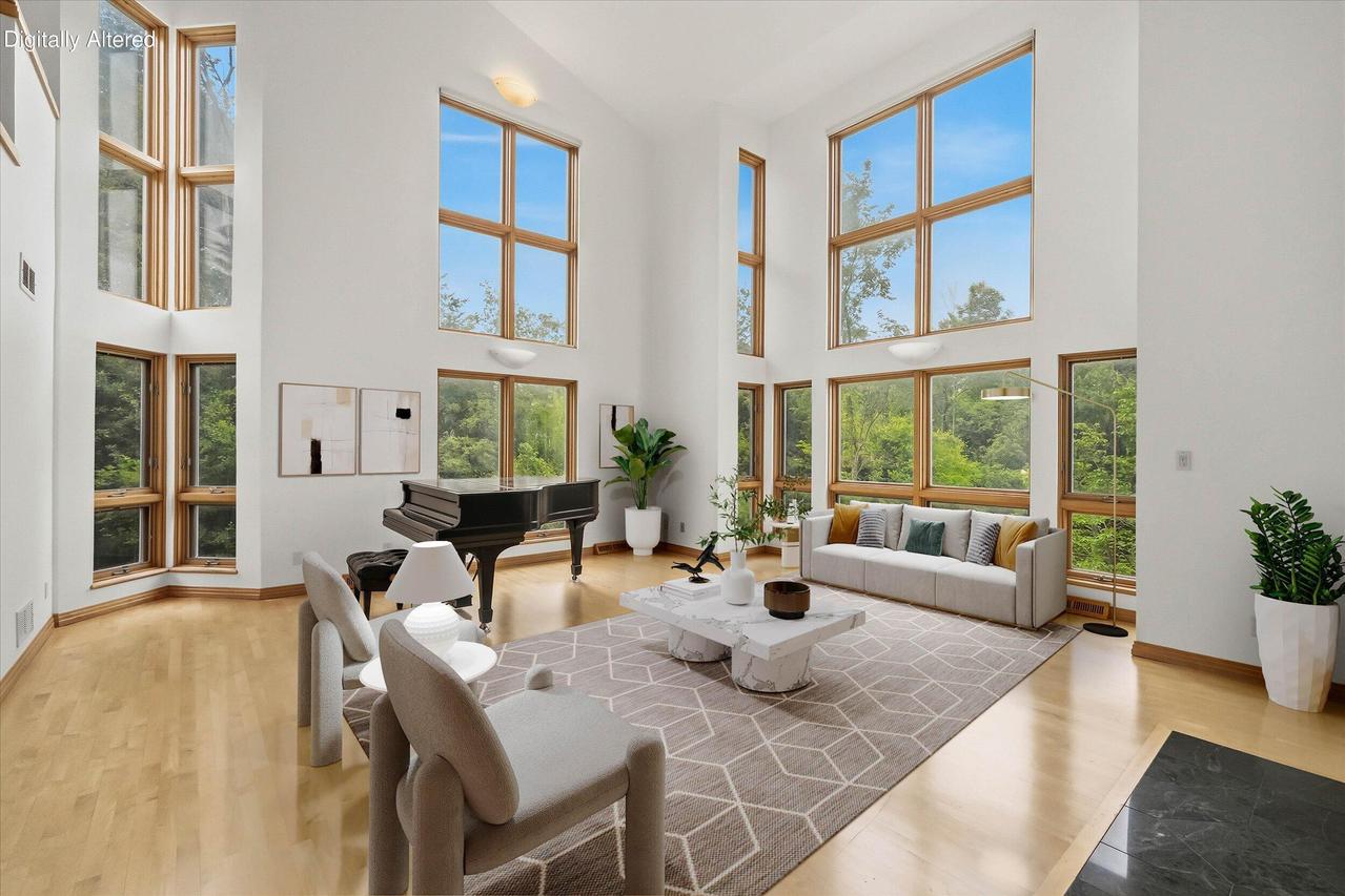 3411 W River Dr, Mequon, WI 53097