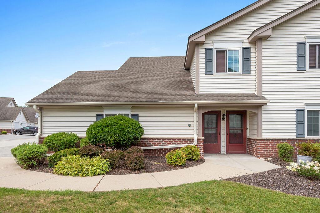 542 Pewaukee Rd #H, Pewaukee, WI 53072