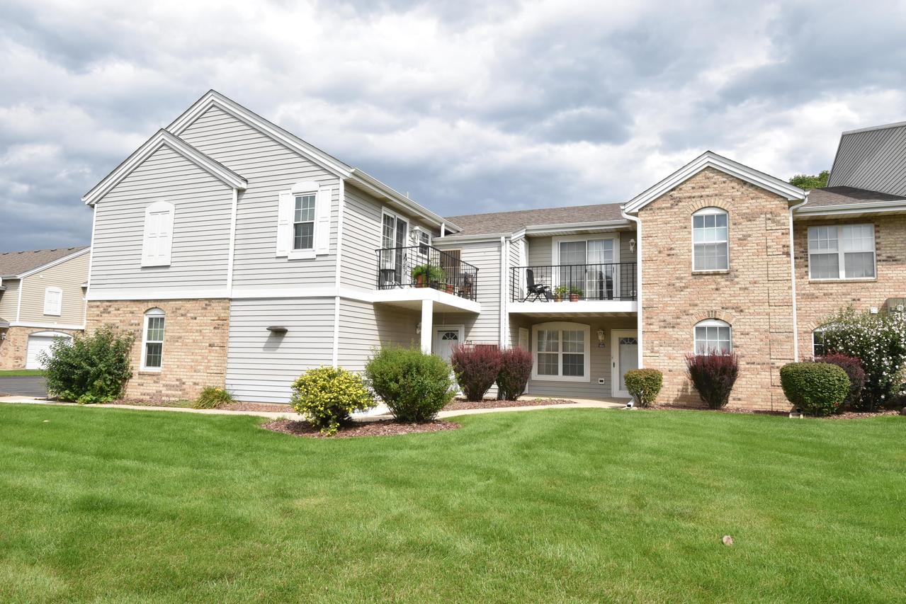 1208 N Sunnyslope Dr #104, Mount Pleasant, WI 53406