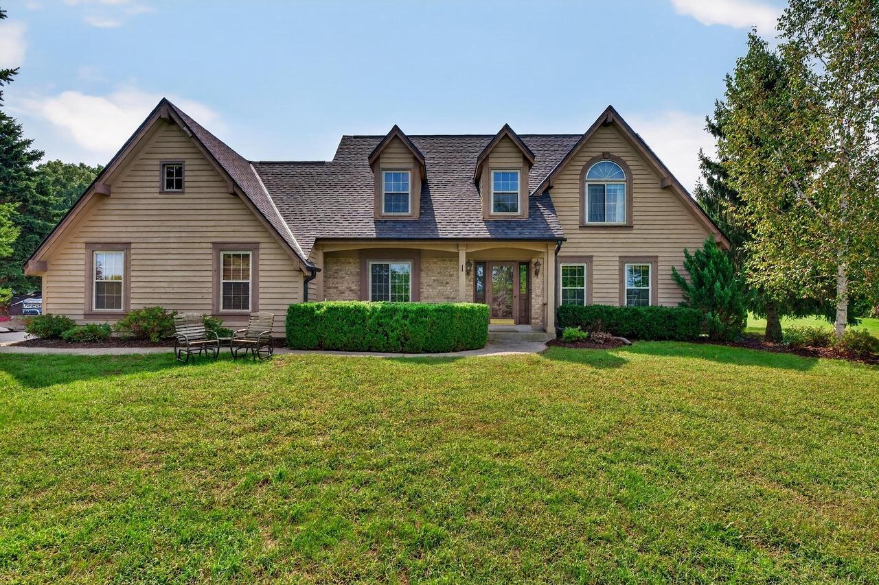 S93W33523 Fieldside Ct, Mukwonago, WI 53149