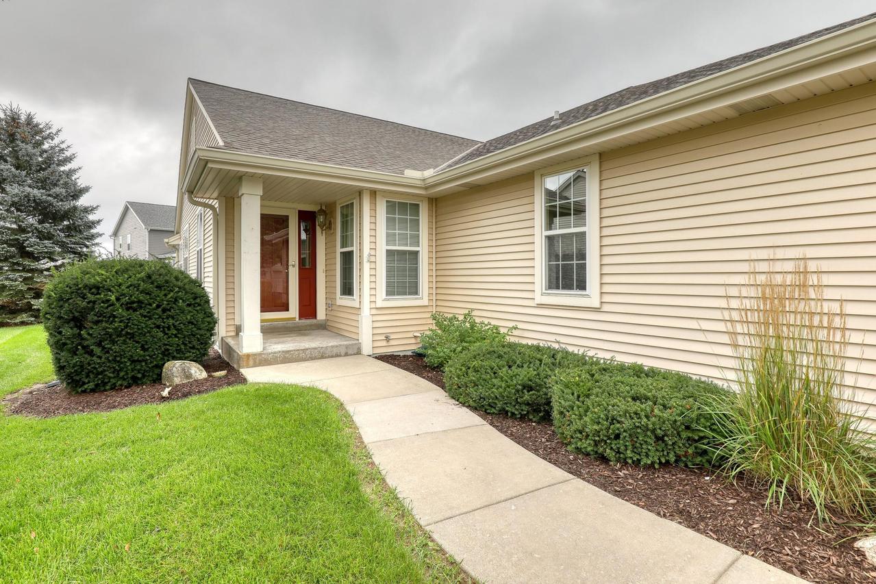 W241N5730 Birchwood Ln, Sussex, WI 53089