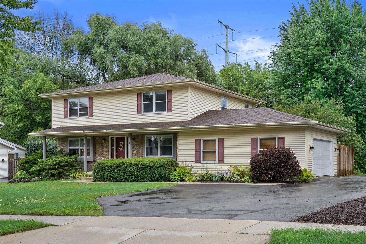 635 W Briarknoll Ct #637, Saukville, WI 53080