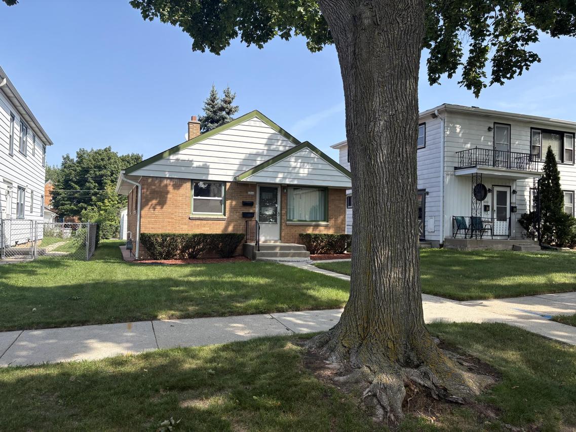 4046 N 85th St, Milwaukee, WI 53222