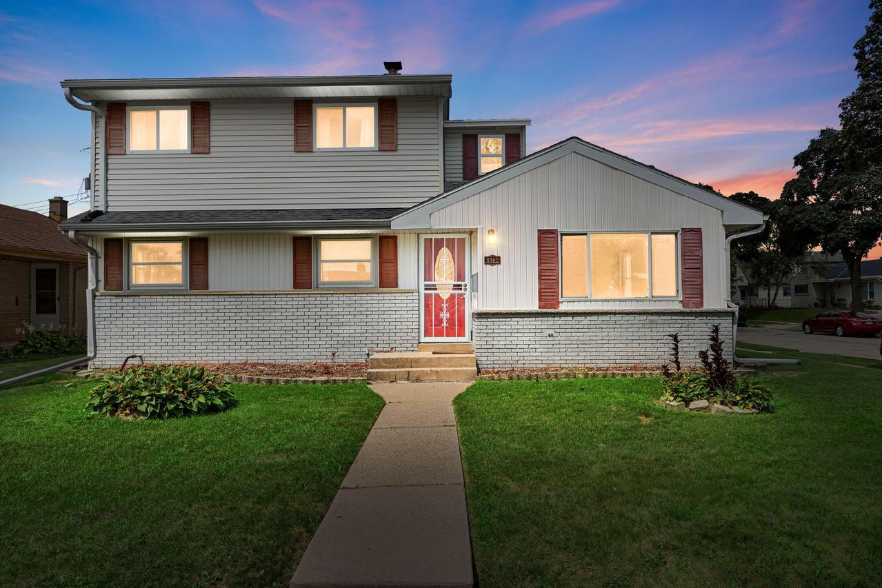 8302 W Courtland Ave, Milwaukee, WI 53218