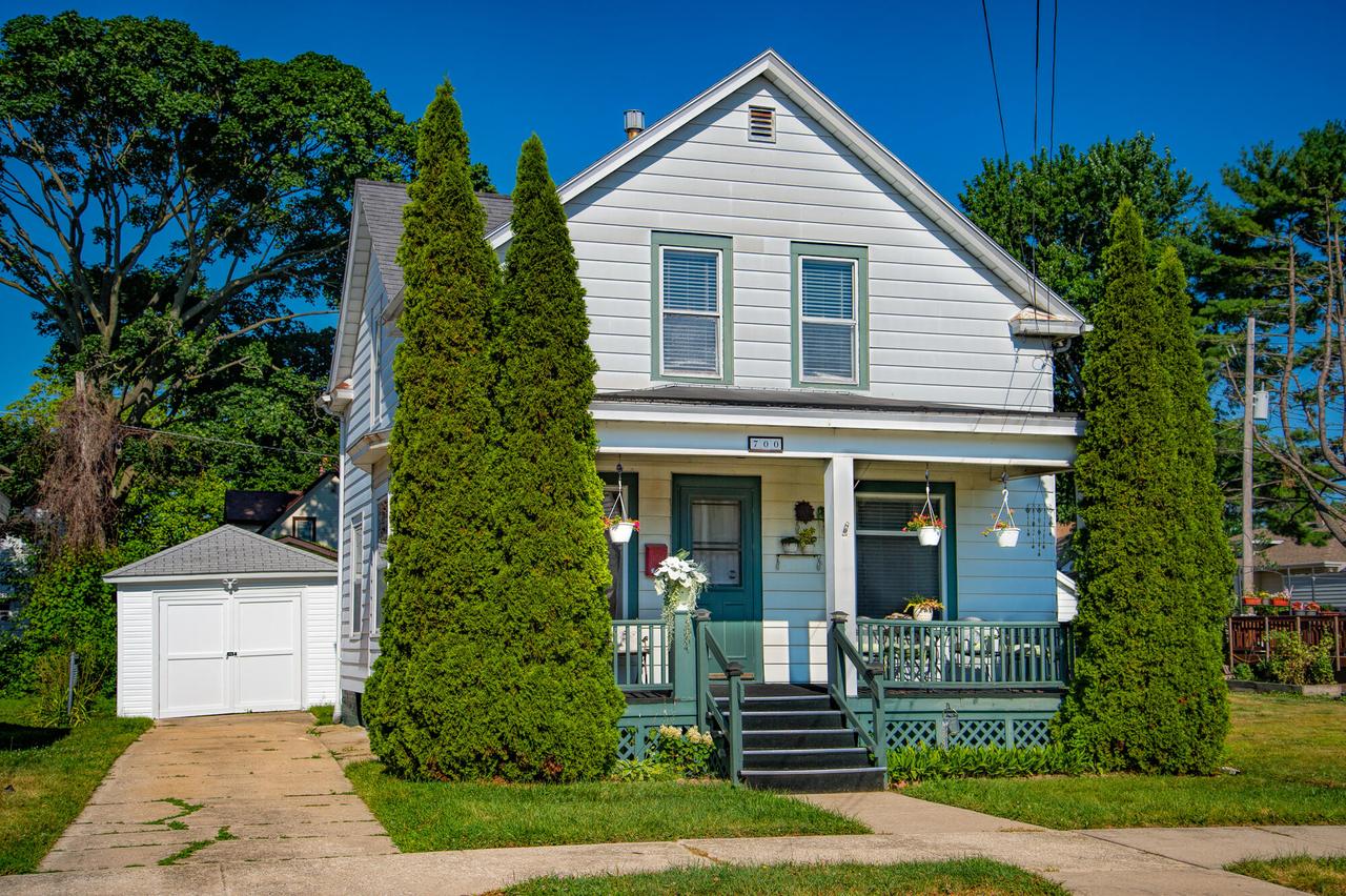 700 Grove Ave, Racine, WI 53405