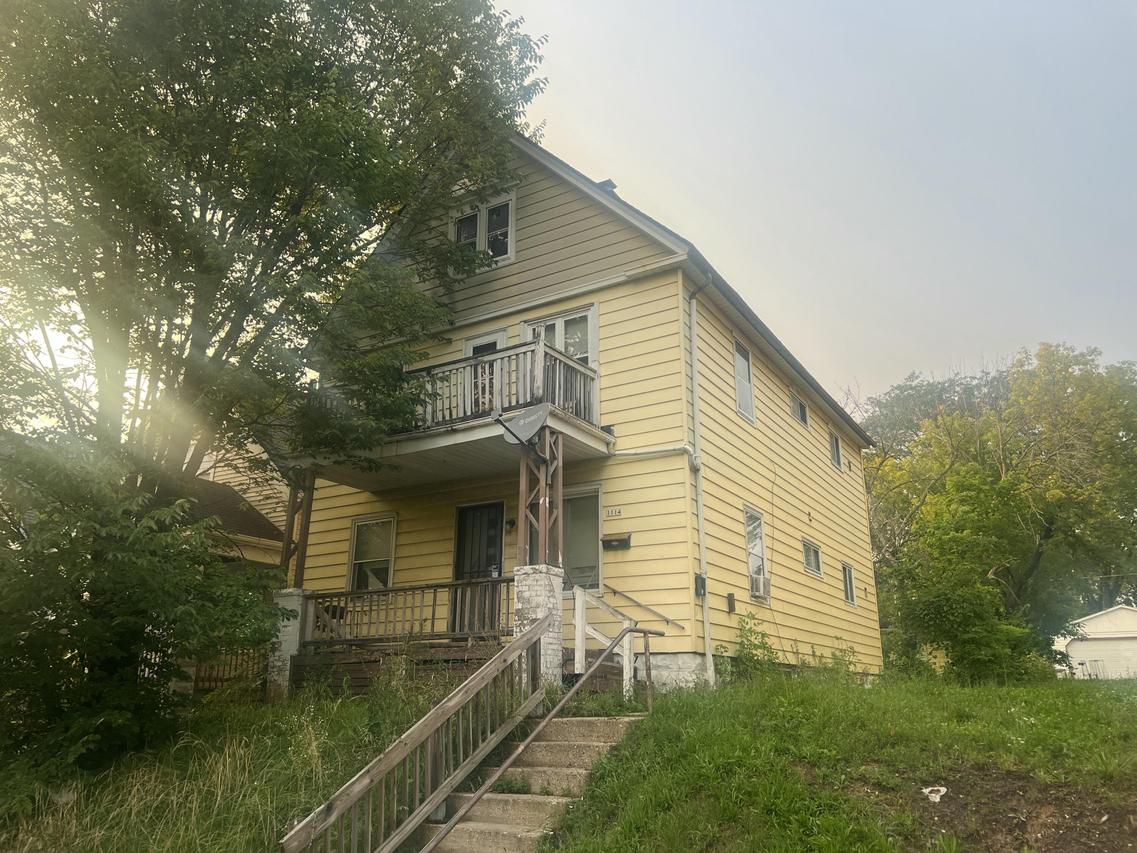 1114 W Keefe Ave, Milwaukee, WI 53206