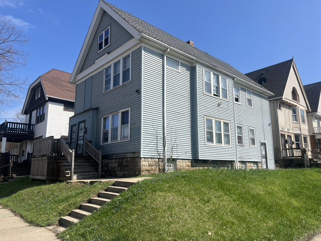 2481 W Locust St #2483, Milwaukee, WI 53206