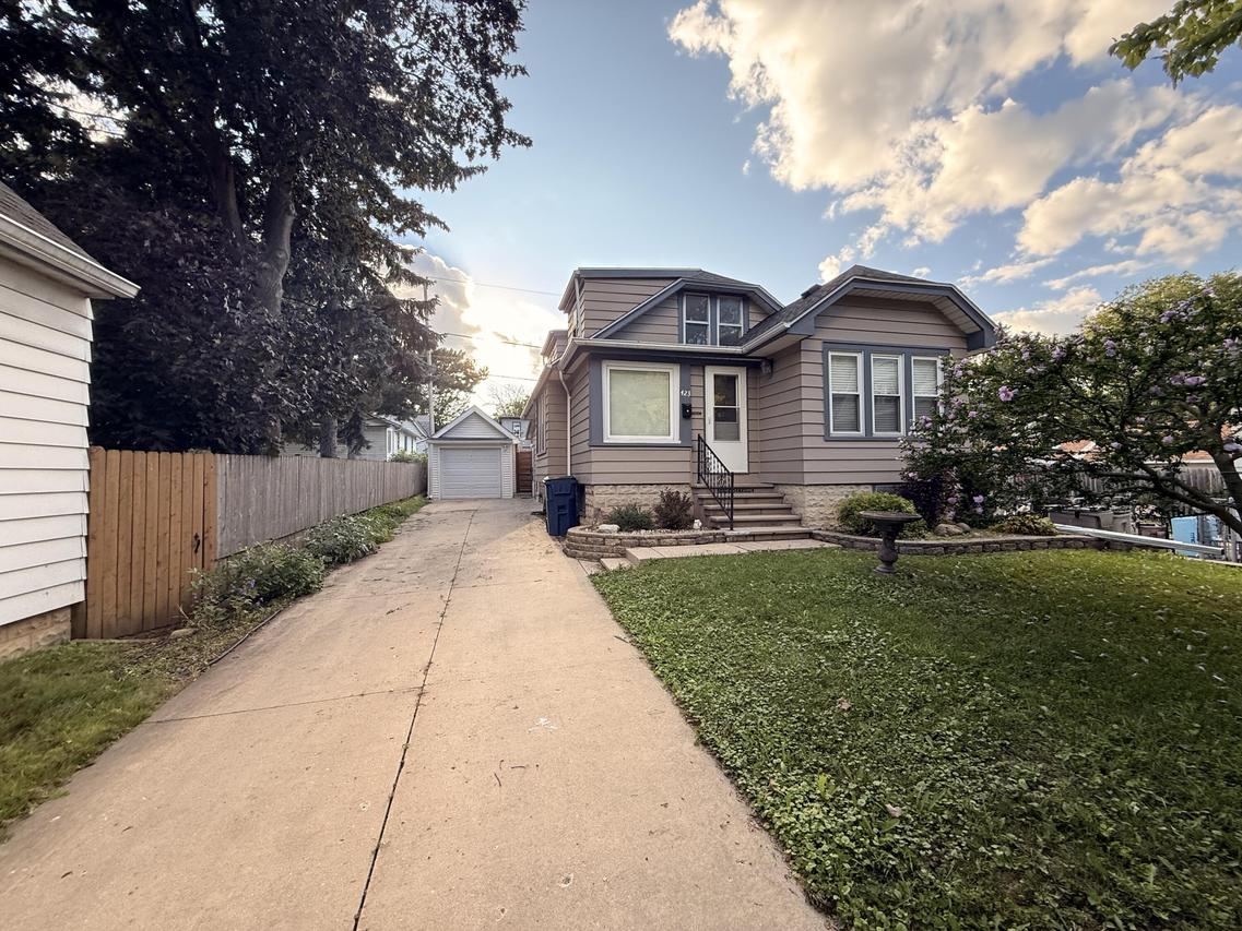 423 S 68th St, Milwaukee, WI 53214