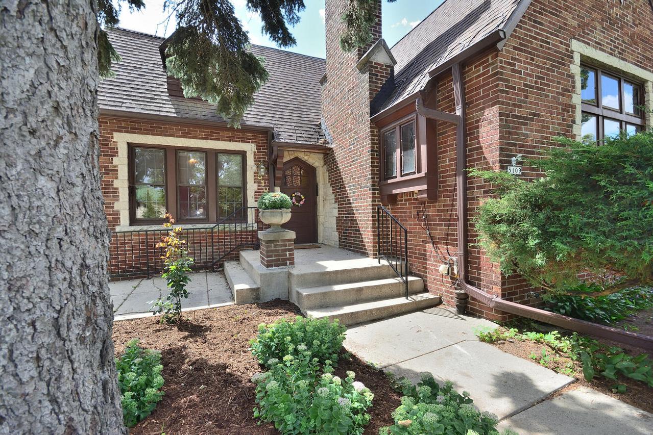 5109 W Washington Blvd, Milwaukee, WI 53208