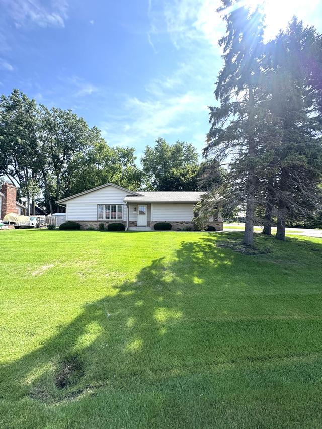 5527 N Meadows Dr, Caledonia, WI 53402