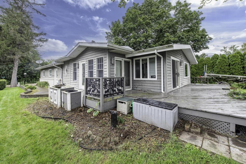19123 101st St, Bristol, WI 53104