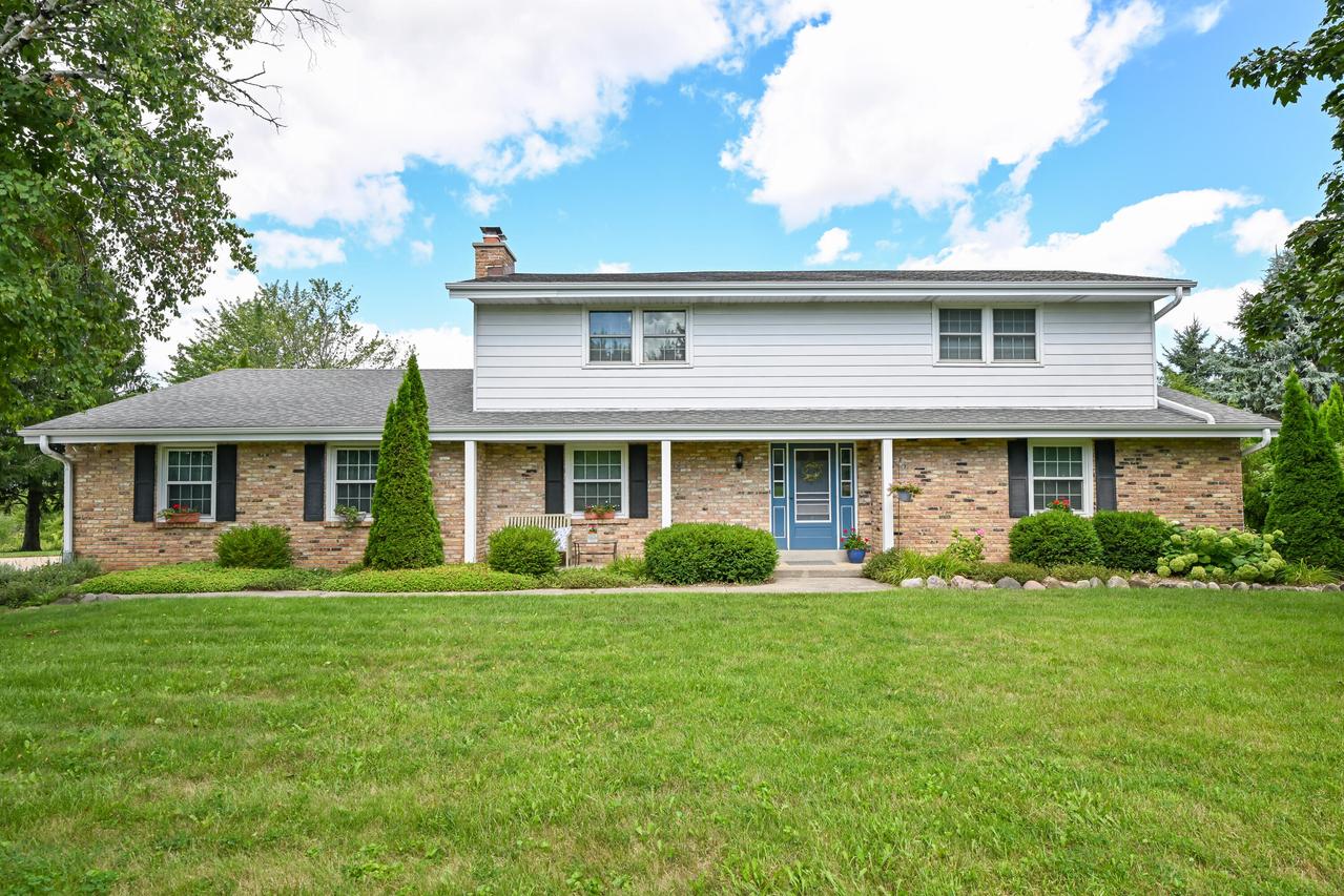 S40W22816 Sommers Hills, Waukesha, WI 53189