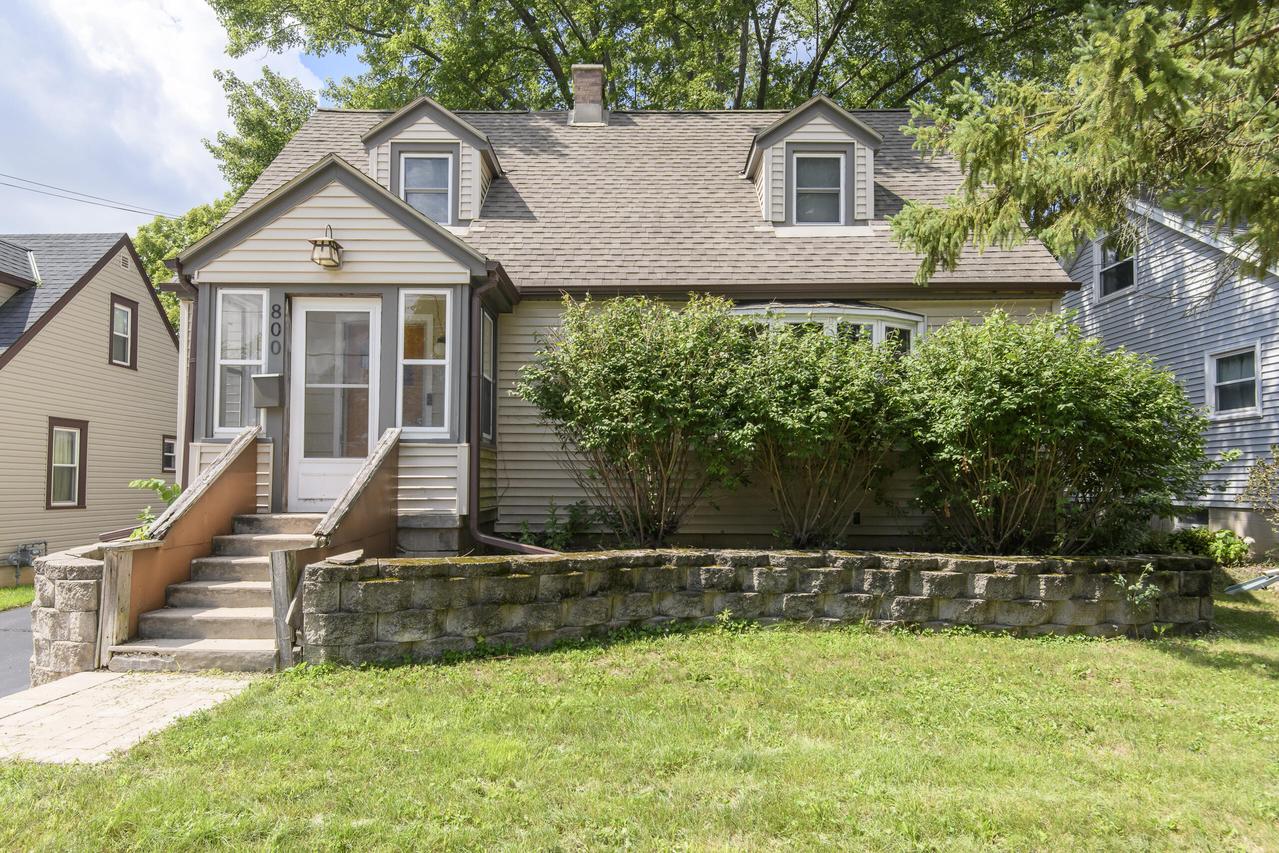 800 Western Ave, Waukesha, WI 53188