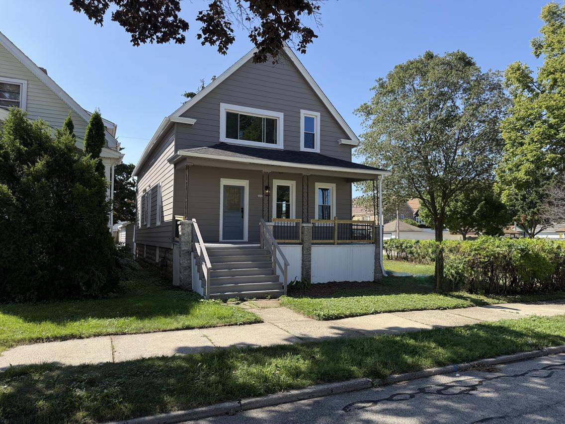 3807 E Edgerton Ave, Cudahy, WI 53110