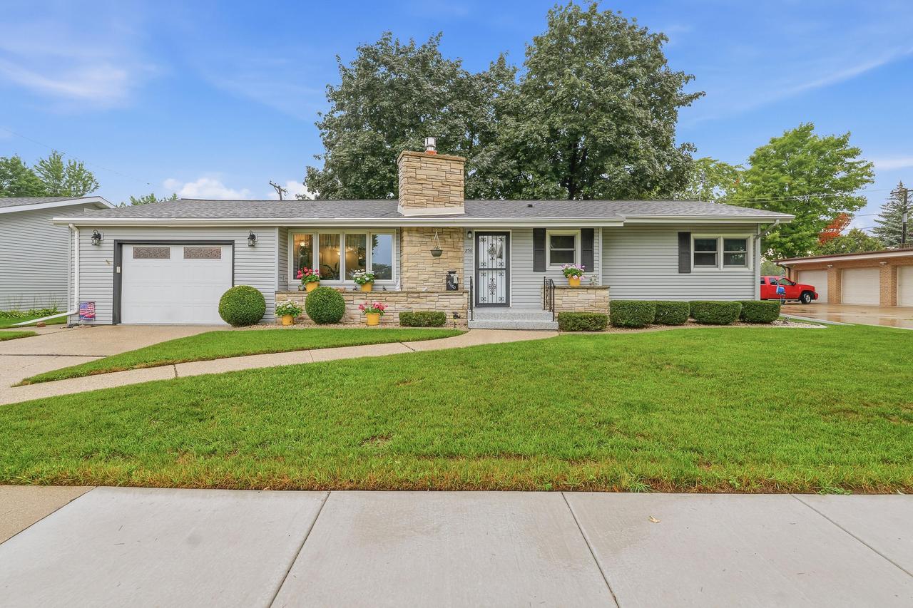 256 S Peters Ave, Fond Du Lac, WI 54935