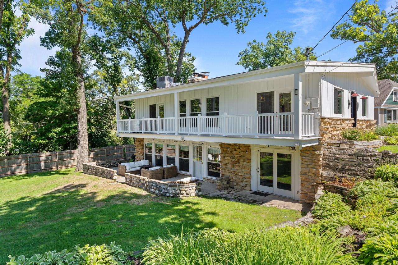 550 Glenview Rd, Williams Bay, WI 53191
