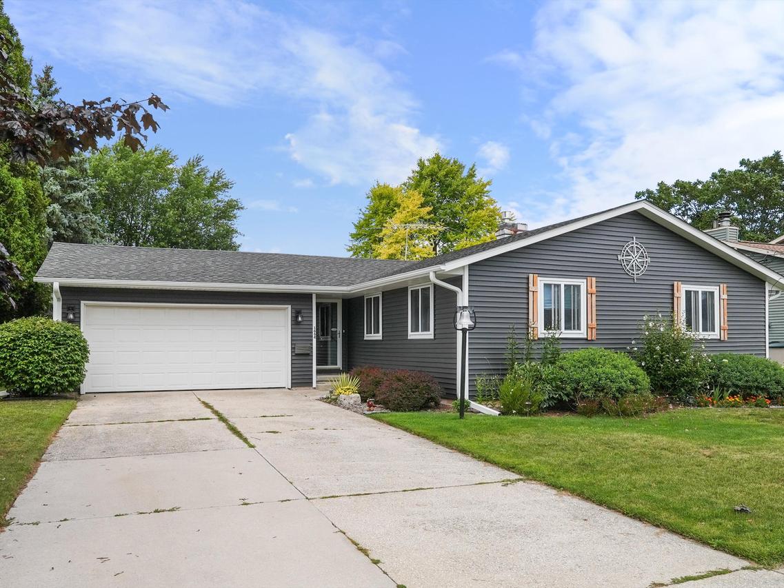 1668 Atlanta Cir, Manitowoc, WI 54220