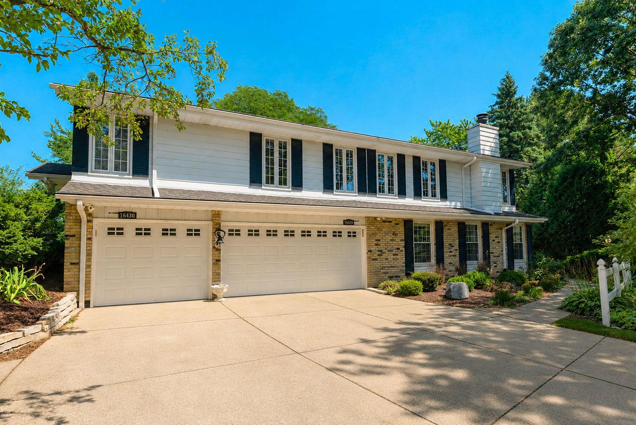 16420 Tia Ct, Brookfield, WI 53005