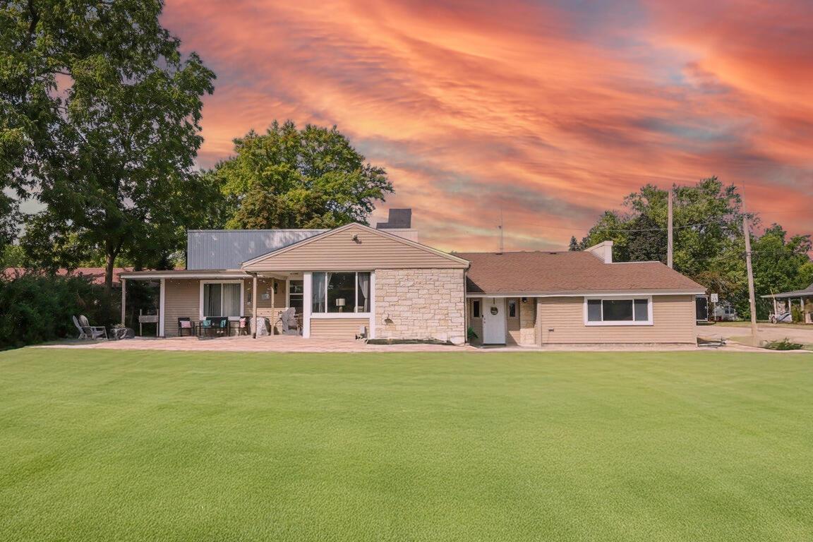 9205 S Chicago Rd, Oak Creek, WI 53154