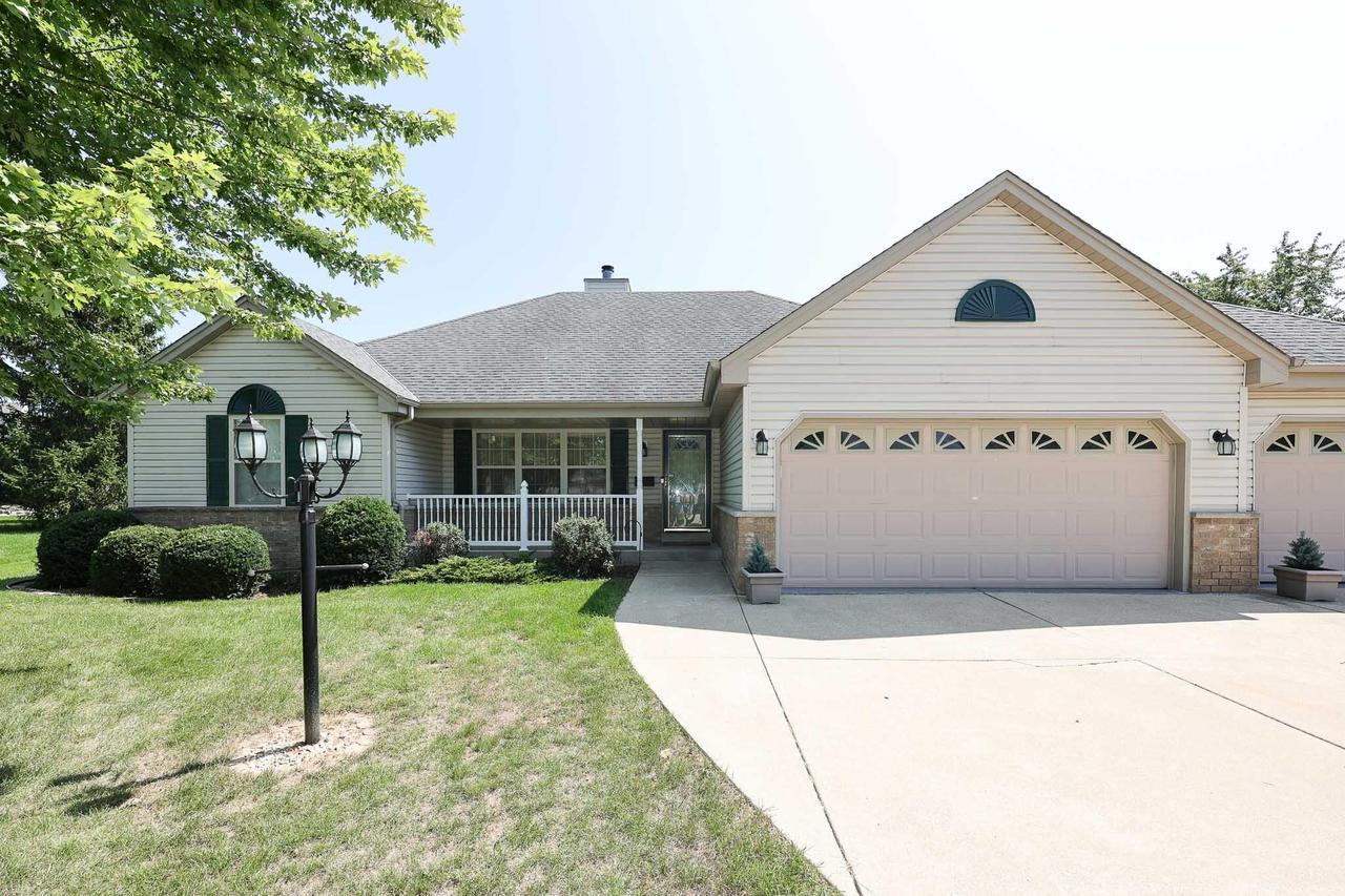 6652 S Scenic Ct, Franklin, WI 53132