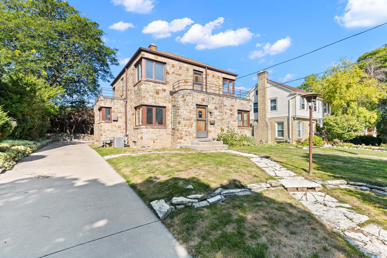 3765 S 3rd St, Milwaukee, WI 53207