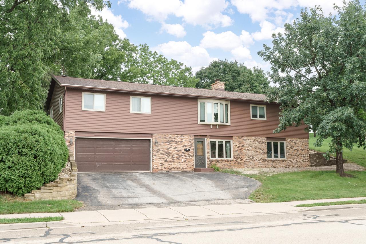 320 N Clark St, Mayville, WI 53050