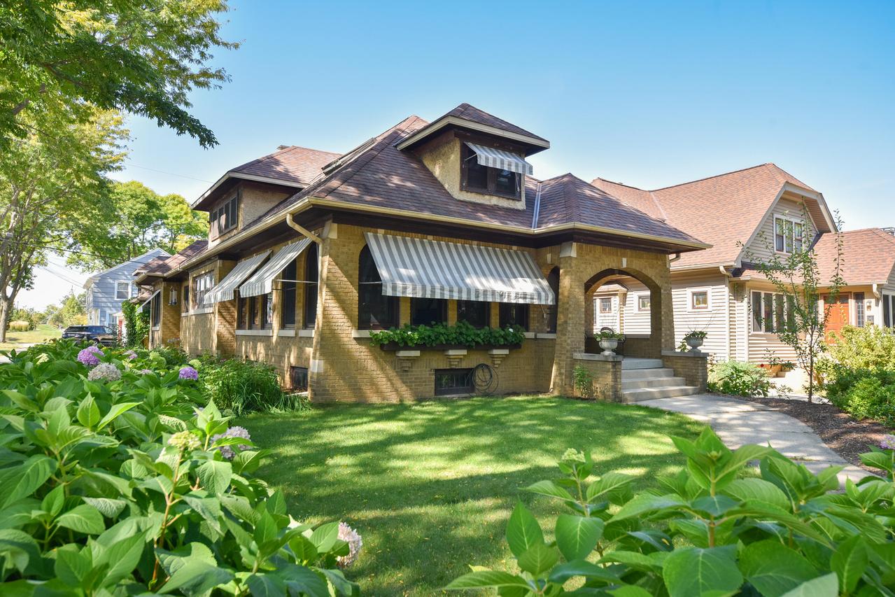 2405 N 73rd St, Wauwatosa, WI 53213