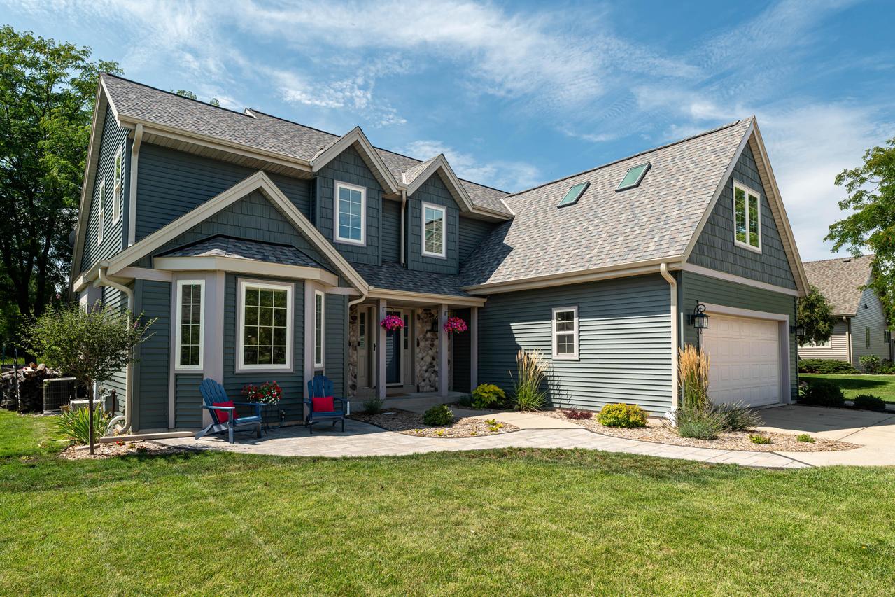 1052 Summer Creek, Oconomowoc, WI 53066