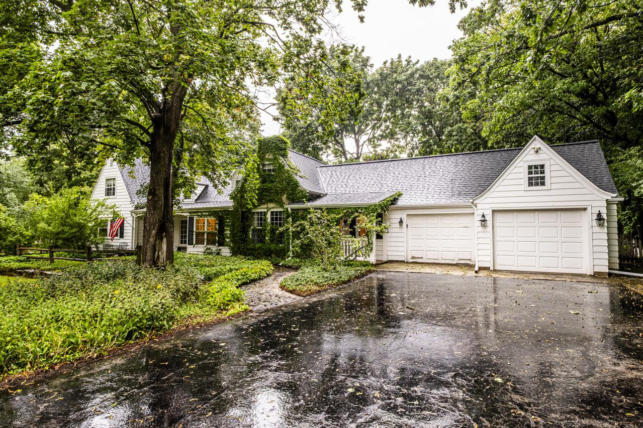 1000 Lone Tree Rd, Elm Grove, WI 53122